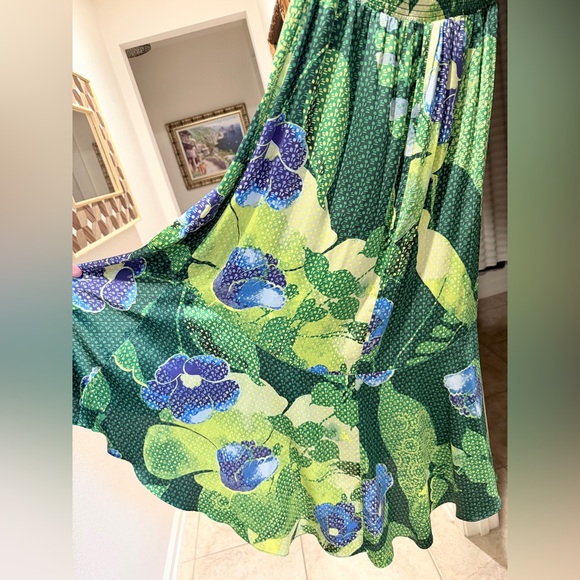 White House Black Market Satin Floral Dress - Picture 8 of 8